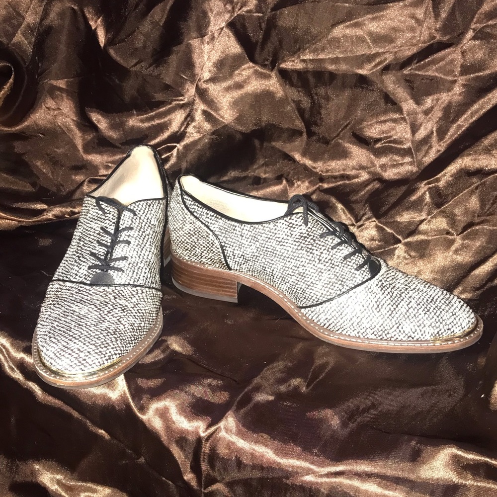 Chic Black and White Feathery Oxfords